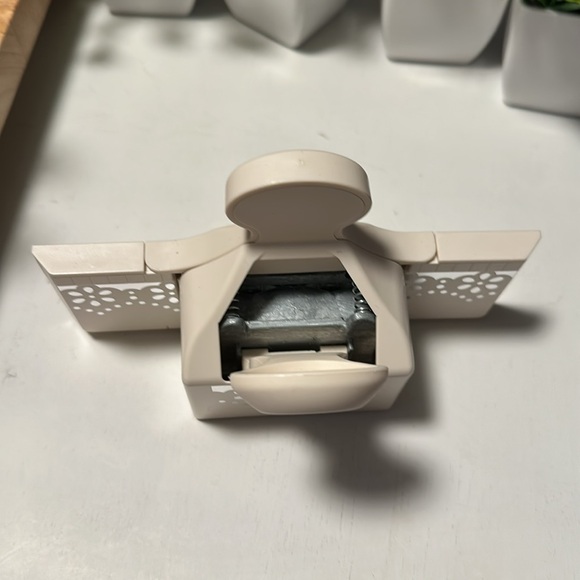 Martha Stewart Scalloped Lace Doily Edge Paper Lever Punch - Picture 4 of 7